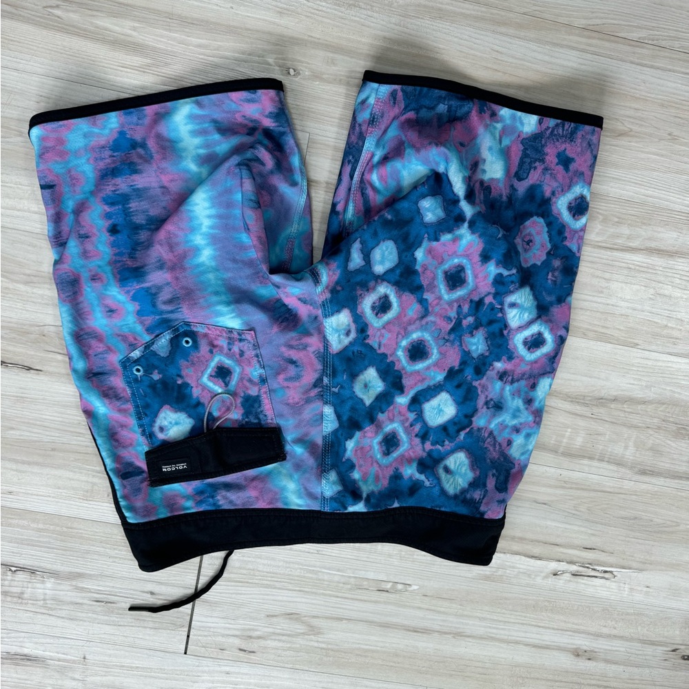 Volcom Mod-Tech Boardshorts - Picture 3 of 3